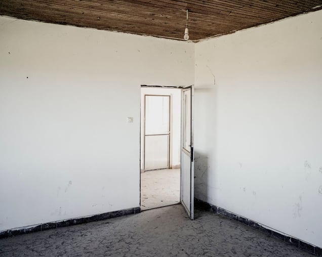 White house, Omarska