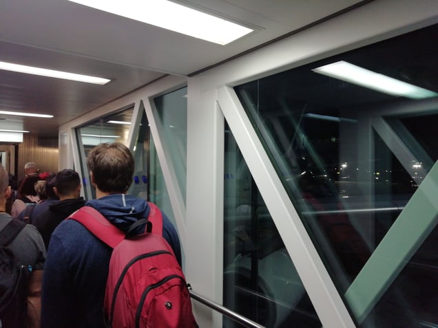 "BOARDING BRIDGE"