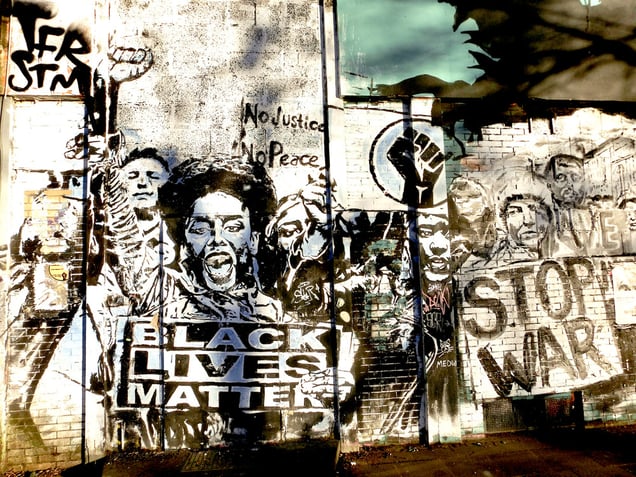 "NO ELECTED DICTATORS! NO KINGS OR QUEENS!"