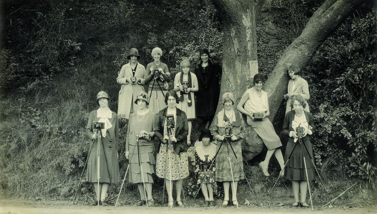 SGP. Written on verso: "Kodak Section BPW (Business and Professional Women) Club 1930."