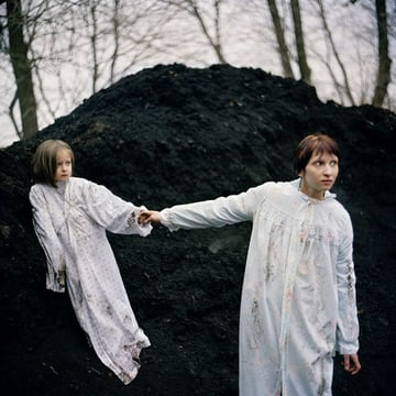 Anna & Eve　Viktoria Sorochinski Anna & Eve - Photographs and text byViktoria Sorochinski