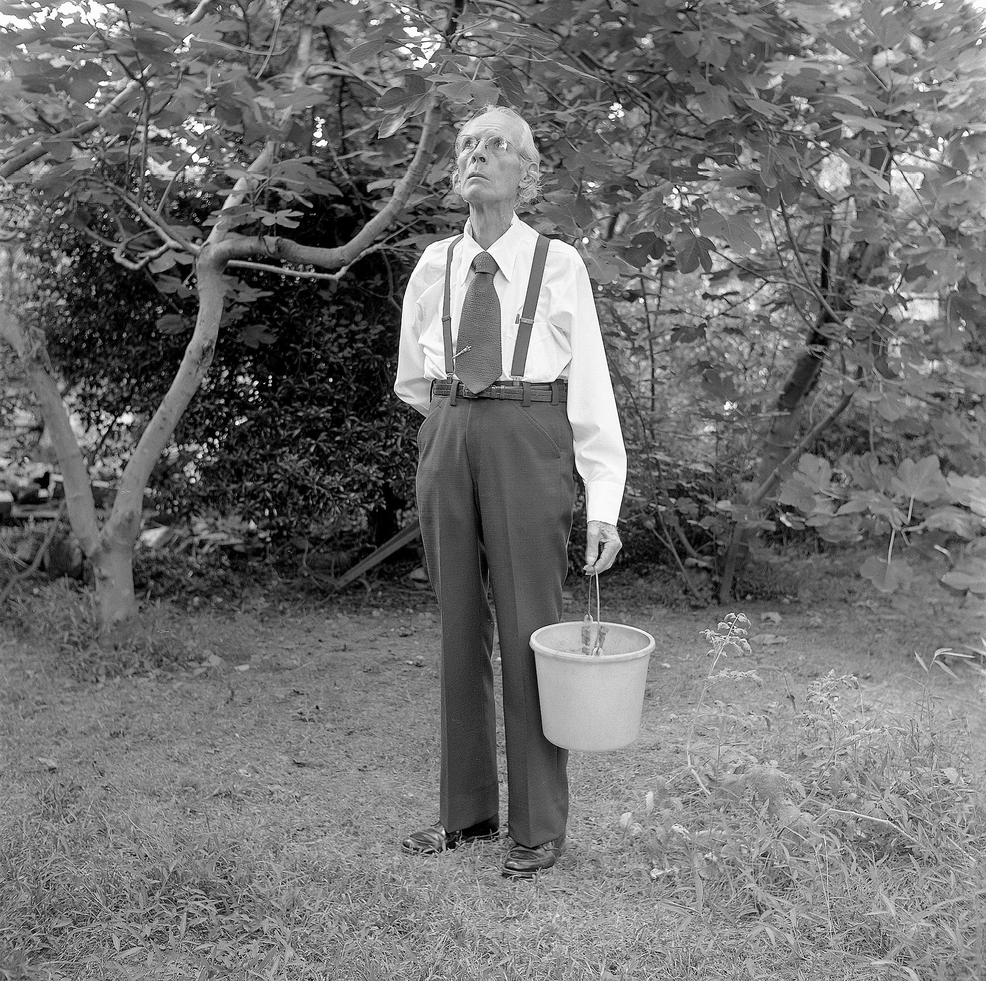 Collecting Figs, Pastor Gowin, Ocean View, Virginia, 1976 © Emmet Gowin, courtesy Pace Gallery