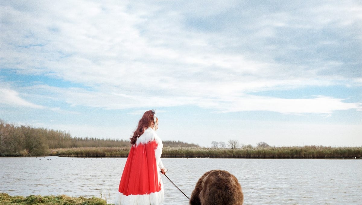 Maxy walking Natascha