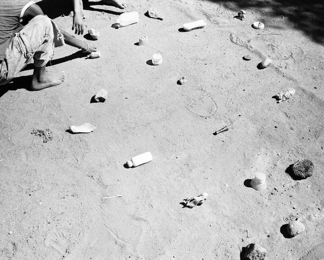 Playing soccer with marbles, Platfontein, 2012. From the series "The Borderlands" © Jo Ratcliffe, courtesy of Huis Marseille