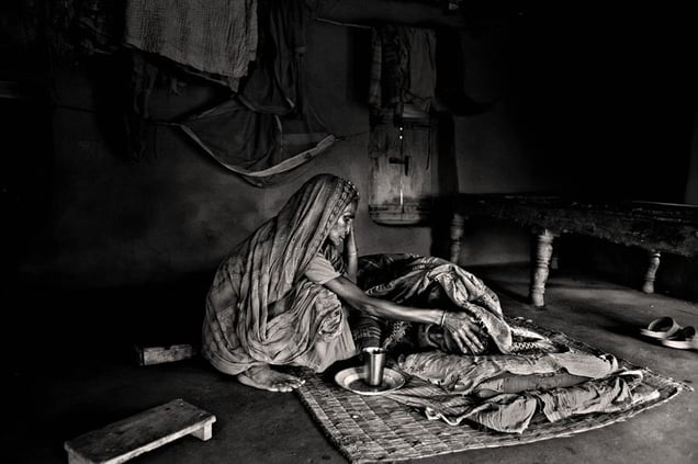 Johura Begum's husband Amer Chan (60), is suffering from liver cancer. She has succeeded in bringing home water. Patrakhola, Satkhira. © Munem Wasif/VU'