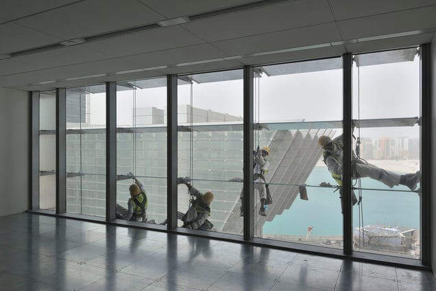 Abu Dhabi 2012, Façade Cleaners