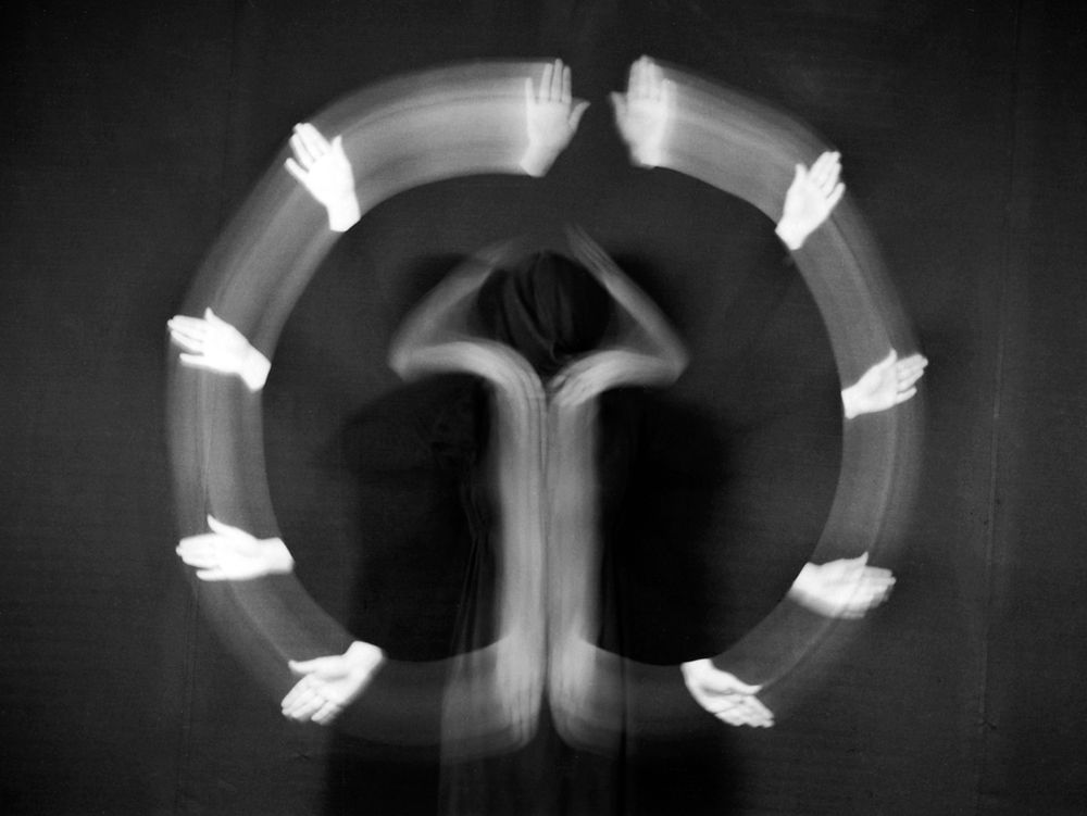 Moving performances,
      still photographs