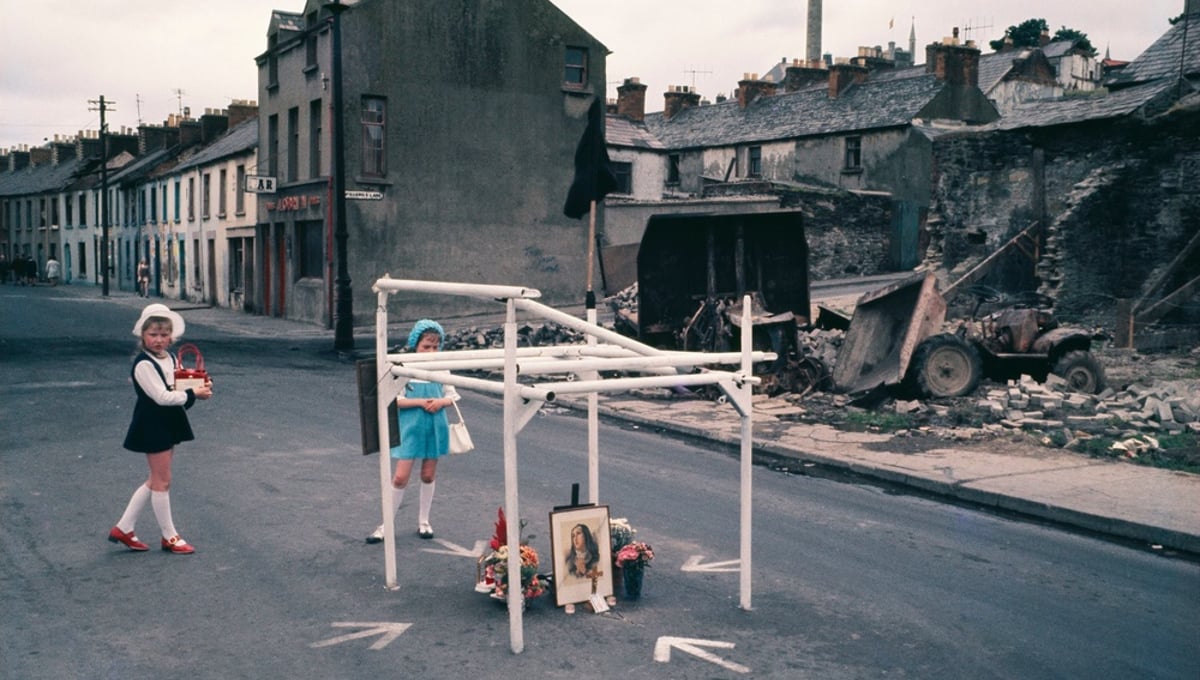 Northern Ireland, 1970s © Akihiko Okamura/Courtesy of the Estate of Akihiko Okamura, Hakodate, Japan