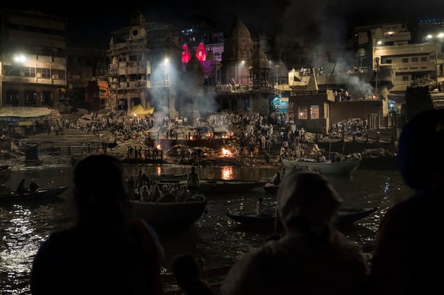 A view from Manikarnika from one of the boat that carries Pilgrims and tourists through the Ganges. Manikarnika Burning Ghat has different levels. Cremation at the top level is reserved to members of higher casts.