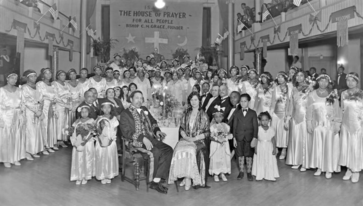 Bishop C. M. "Sweet Daddy" Grace and his congregation of the United House of Prayer for All People, c.1930s
Courtesy of the Archives Center, National Museum of American History, Smithsonian Institution © scurlock