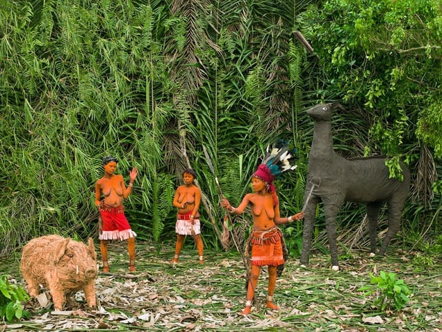 © Patrick Willocq - Lokito, hunter Walé. « Ensansa : pápá ayàlí bòbènga bònéne, bôlìáké nsombo la mbuli, mbélá îko biàlé ».Song: father is great hunter, killed wild boar and antelope, Walé these are songs of invitation.