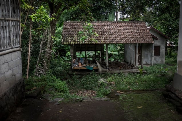 Indonesia, North-Bali,  18. April 2013 - Ketut is sitting on a bamboo lounger at the edge of the village, he sits there for 19 years. Previously Ketut was a construction worker once, he left his hut in the morning, in the evening he returned. A big man with strong hands, he brought money, he fed the family.  © Christian Werner
