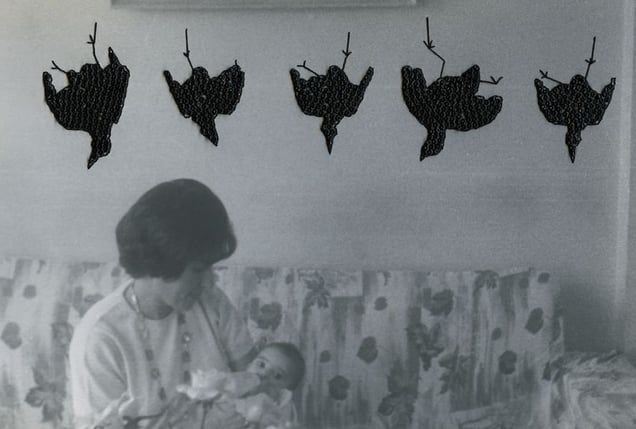 oiseaux pendus / hanged birds, from the series Photos-Souvenirs, © Carolle Benitah