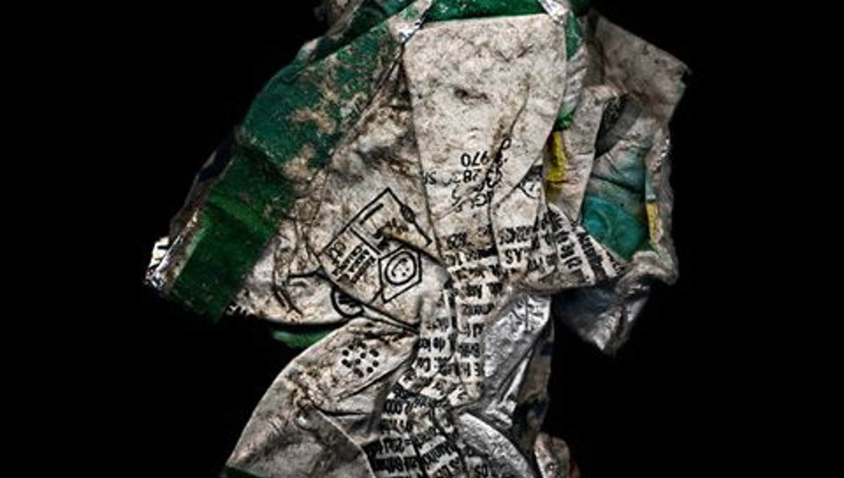 From the series Useless Things, 100 x 150 cm © Leopoldo Plentz