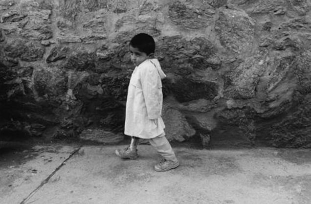 Afghanistan. Kabul. Orthopedic center. May 1997. From the book "War Photographer: Between Shadow and Light" © Christine Spengler