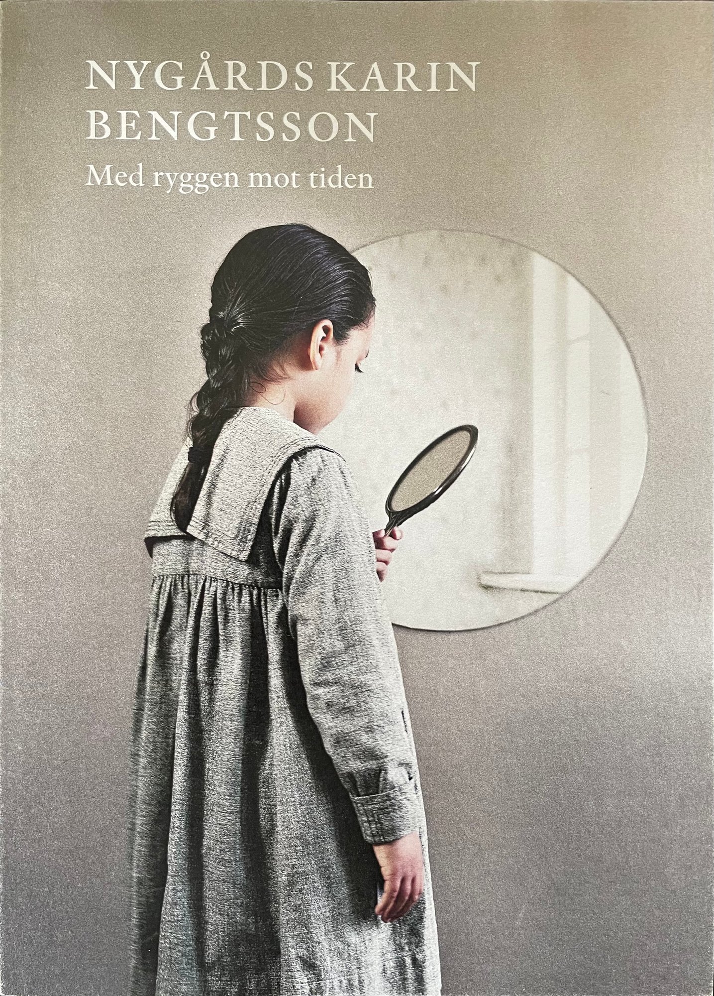 NYGÅRDS KARIN BENGTSSON - Med ryggen mot tiden