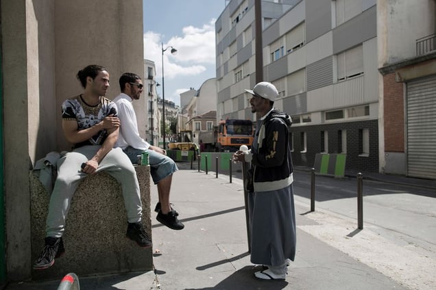 Young muslims outside a mosque near the estate, on the day of Eid. Journalists are accused of always showing a negative image of Islam and popular neighborhoods. In the area, Islam appears to be the most practiced religion. © Hugo Aymar