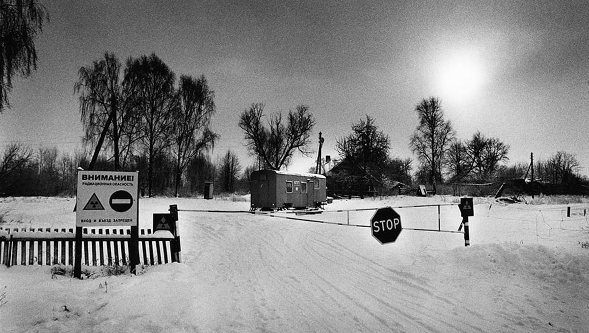 Check point beginning of the evacuated zone, Krutoie, Chechersk (Belarus) © Pierpaolo Mittica