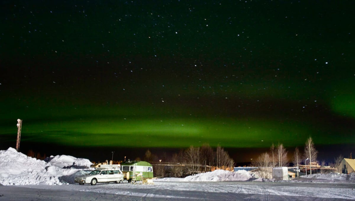 Caravan matching with the northern lights