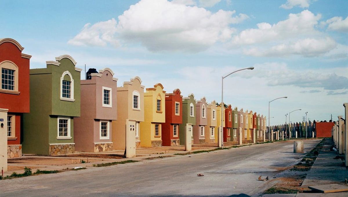 From the book, Suburbia Mexicana © Alejandro Cartagena