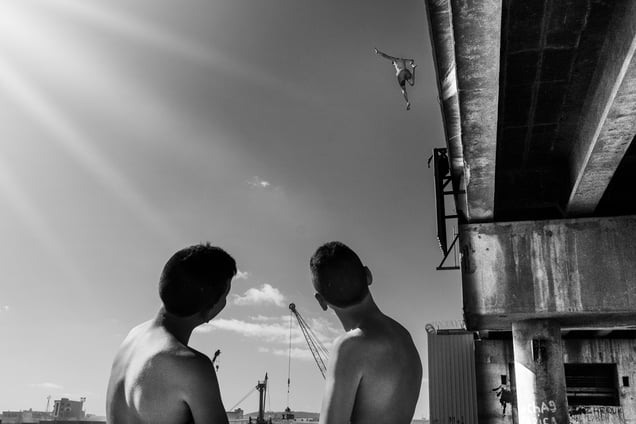 Diving for freedom