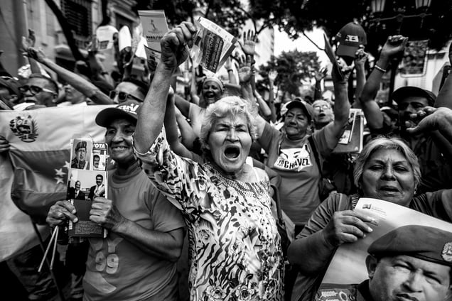 Caracas, Venezuela, November 19, 2013. Women shouting at opposition party supporters during a political demonstration outside the Venezuelan Parliament. © Alejandro Cegarra / Getty Images Reportage