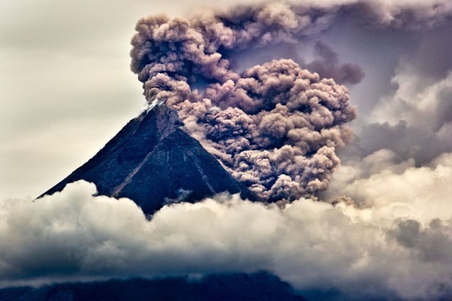2nd prize stories © Kemal Jufri, Indonesia Panos Pictures/Polaris. Images Eruption of Mount Merapi, Central Java, Indonesia, November