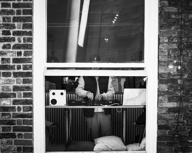 Window DJ.
