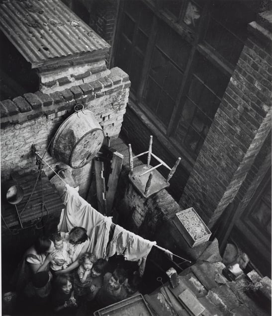 Gee Street, Finsbury, London, ca. 1936 © Edith Tudor-Hart/National Galleries of Scotland