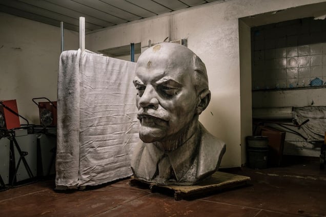 This Lenin head is more than two metres tall and previously stood on the site of the V.I. Lenin Nuclear Power Station (Chernobyl Nuclear Power Plant). It is now stored in a room used by the facility cleaning staff. Despite the authorities' claims of contamination, no significant levels of radiation were found. Chernobyl. 6 October 2016 © Niels Ackermann / Lundi13