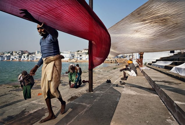Pushkar, India: Following a ritual bath the satisfied pilgrims dry their freshly washed saris on the ghats of the sacred lake. © Matjaz Krivic
