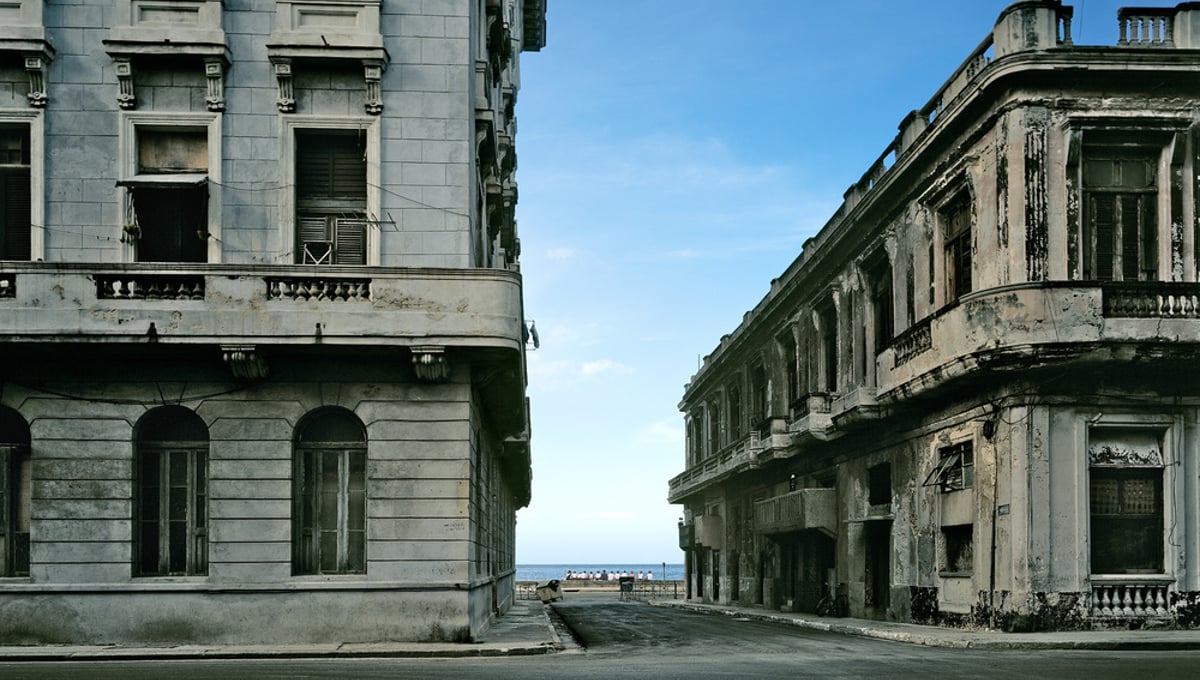 Cuba. C-prints, 140 x 180cm, Kodak Endura Premier paper (from digital files). Face mounted behind non-reflective acrylic glass. Galerie Ernst Hilger Wien