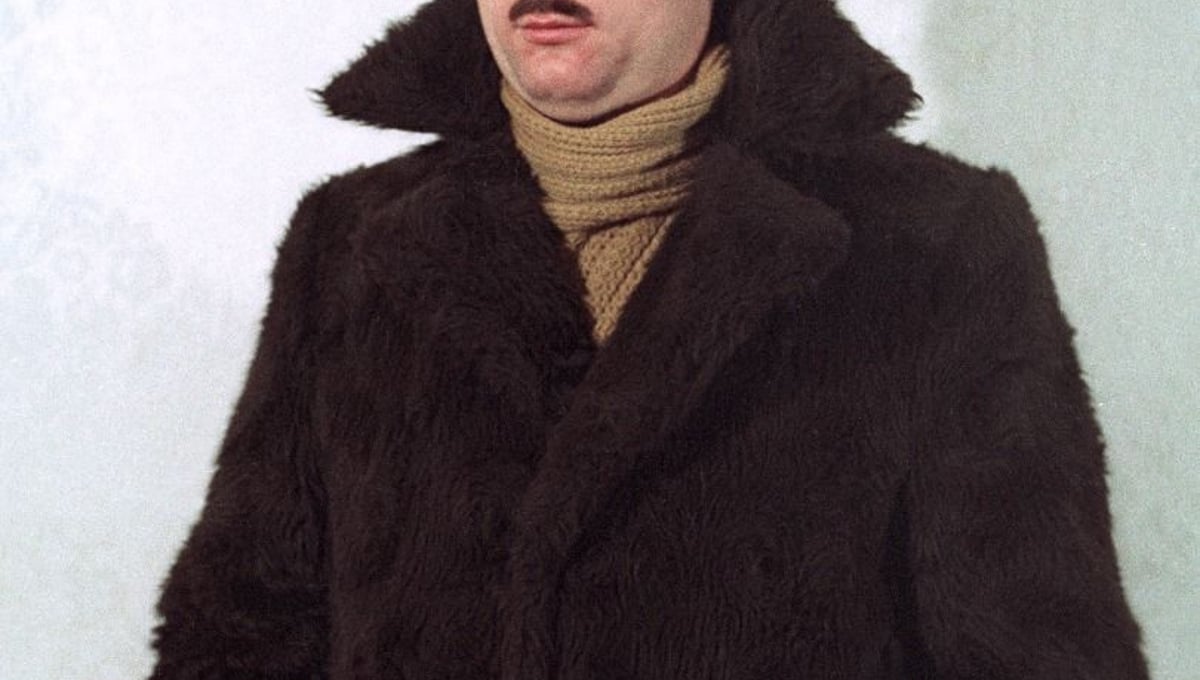 The pictures shown here were taken during a seminar in which Stasi personnel were taught how to don different disguises. The goal of the seminar was to enable Stasi agents to move about in society as inconspicuously as possible. From the photobook "Top Secret" © Simon Menner