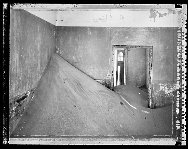 Abandoned: Namib Desert © Elaine Ling