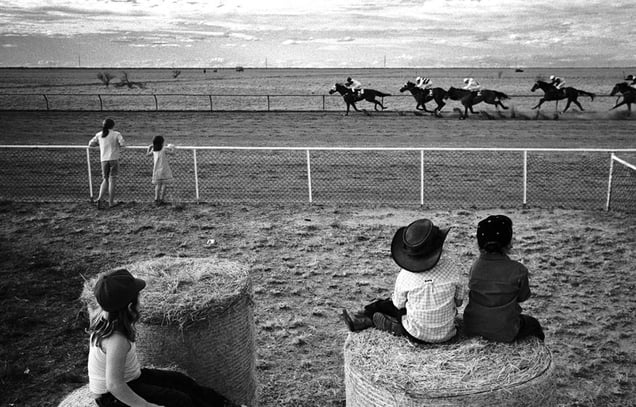 1st prize Sports Features Singles © Andrew Quilty, Australia, Oculi for Australian Financial Review Magazine. Children watch horses compete at Maxwelton races, Australia.