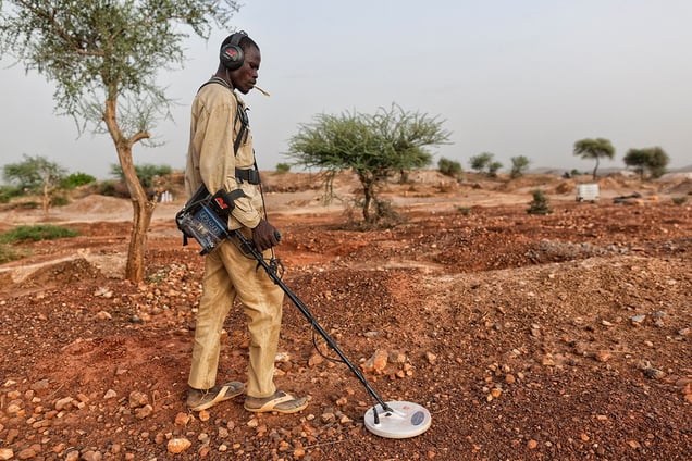 A government civil servant comes to locate a new gold vein near the surface. His detector can locate gold up to a meter deep. He is paid by the miners, but does not come cheap. The women usually dig on the surface, and the men go underground into the pits. © Matjaz Krivic