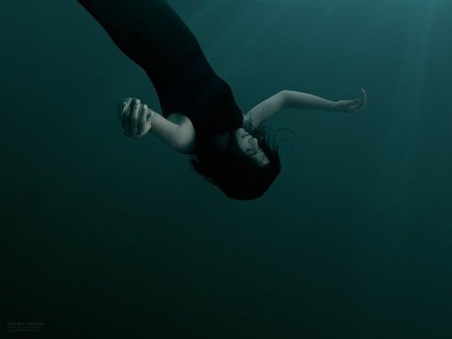 Greet me by the window