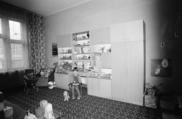 Zofia Rydet, Sociological Record, Slask, Bytom, Magdalena Pogoda, 1978. People in Interiors cycle © Zofia Augustynska-Martyniak