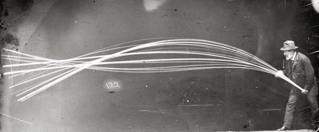 Étienne-Jules Marey: Marey faisant vibrer une tige flexible, 1886 © Akademie Der Kunste, Dépôt de Collège de France, Musée Marey, Beaune