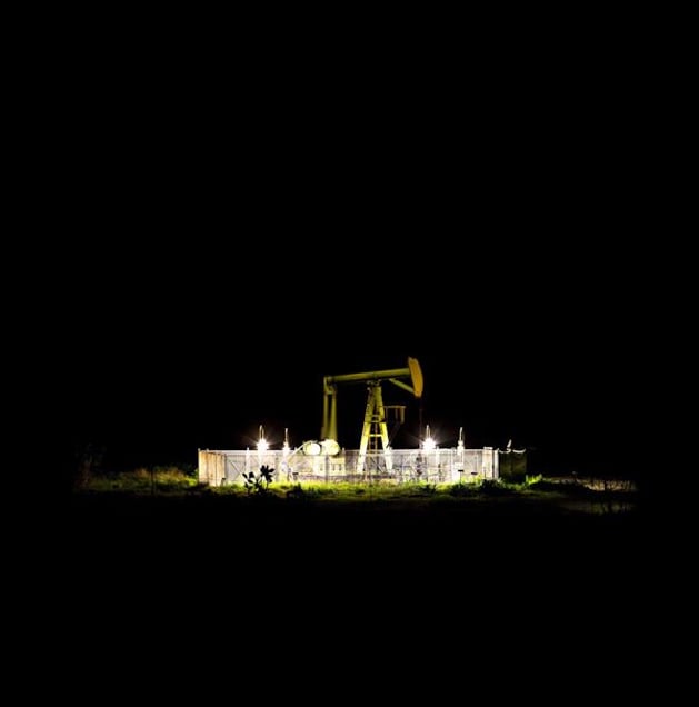 Elements of the countryside surrounding the US Navy Housing Settlements in South-east Sicily  Oil Well © Massimo Cristaldi, Insulae