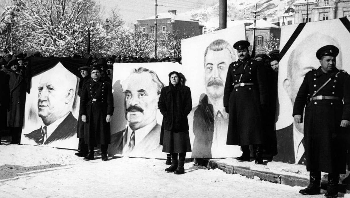 Death of a communist leader, from The Unknown Photographer (1950-1956) © Svetlana Bahchevanova (Bulgaria), from the exhibition Behind Walls: Eastern Europe before 1989. Courtesy of the Noorderlicht Photofestival 2008.