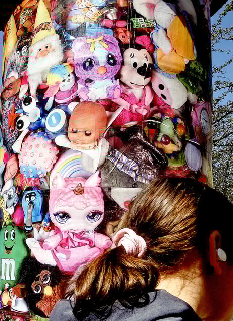 "LIKE DUST IN THE WIND" or "LIFE AFTER LIFE" "DAS LEBEN NACH DEM LEBEN"