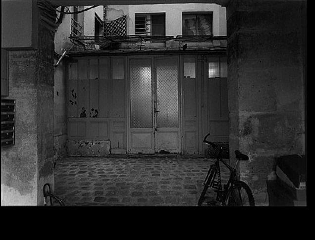 Courtyard, rue de la Vrilliere, September 27, 1997, © Christopher Rauschenberg.