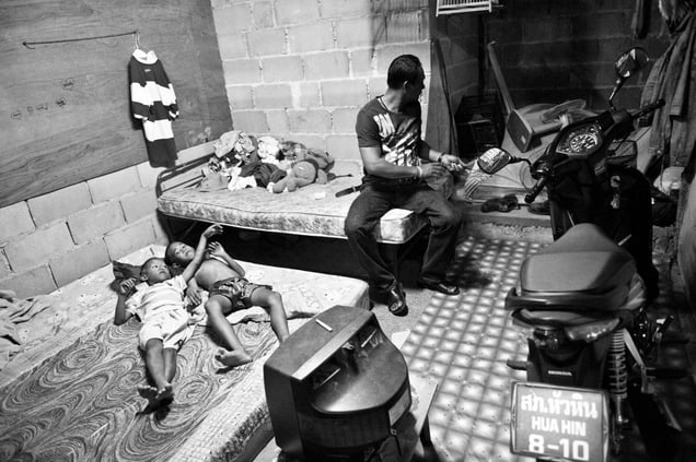 The bedroom of the boxing coach and his two sons. © Sandra Hoyn