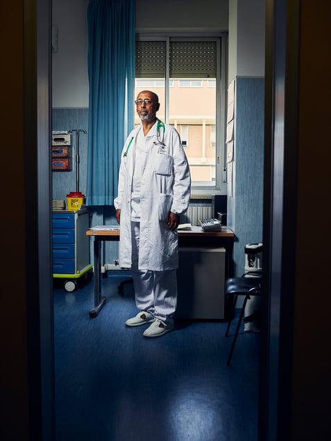 Fuad Amir Tarmum, chief physician at the hospital in Borgo San Lorenzo in the Florentine region. Born and raised in Somalia he arrived in Florence to pursue his medical studies. 
Throughout his career he attained two specialisations and his curriculum is proof of a great commitment and involvement in both Italy and Somalia.
Undeniably, his remarkable efforts lead him to achieve his current chief position, in 2001, so making him the first black medical chief in Italy.