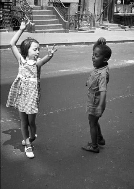 New York, circa 1940, © Helen Levitt. Courtesy Laurence Miller Gallery and/or powerHouse Books.