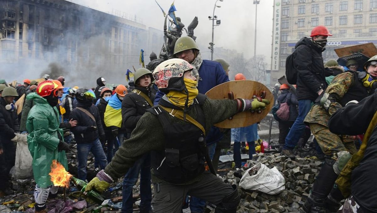 Ukraine Revolution, Kiev, 2014 © Alfred Yaghobzadeh
