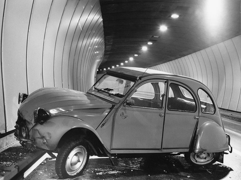 Karambolage (Smash-up) - Photographs by Arnold Odermatt
