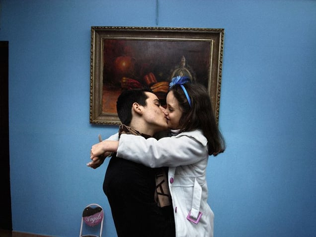 Scampia, Naples.
Brother and sister kissing.
© Valerio Spada.