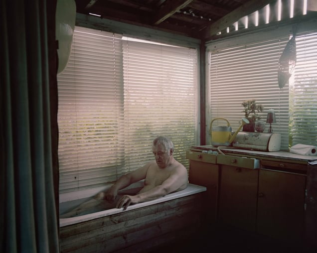 Jussi in a bathtub © Aapo Huhta